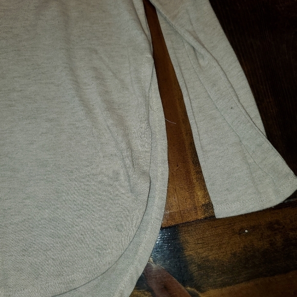Rounded Bottom Long Sleeve Oatmeal Colored Top with Split Sides Large - Picture 6 of 10